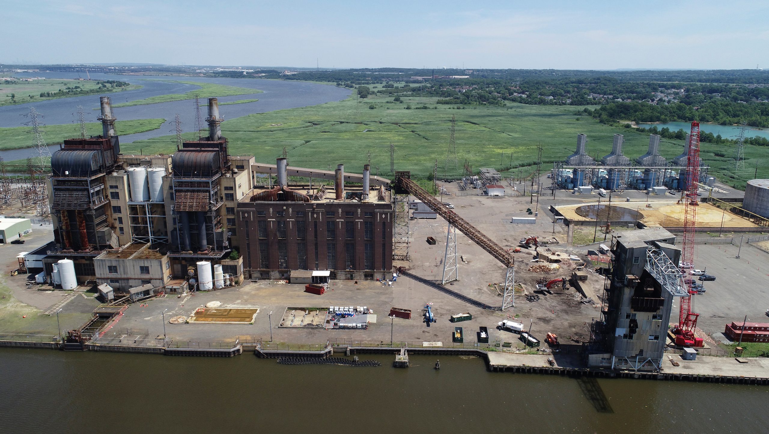 Image of old coal powerplant in Sayreville being dismantled