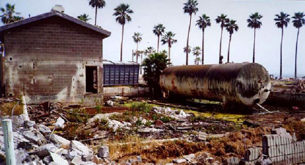 Image of oil storage area with a lot of trash