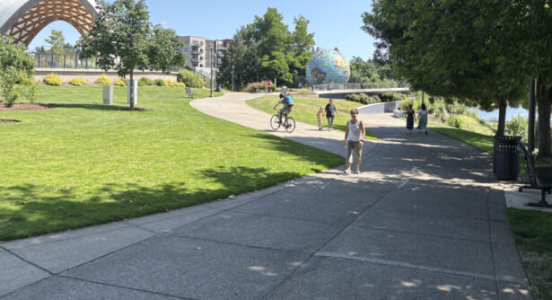People riding and biking in Riverfront Park in Salem Oregon
